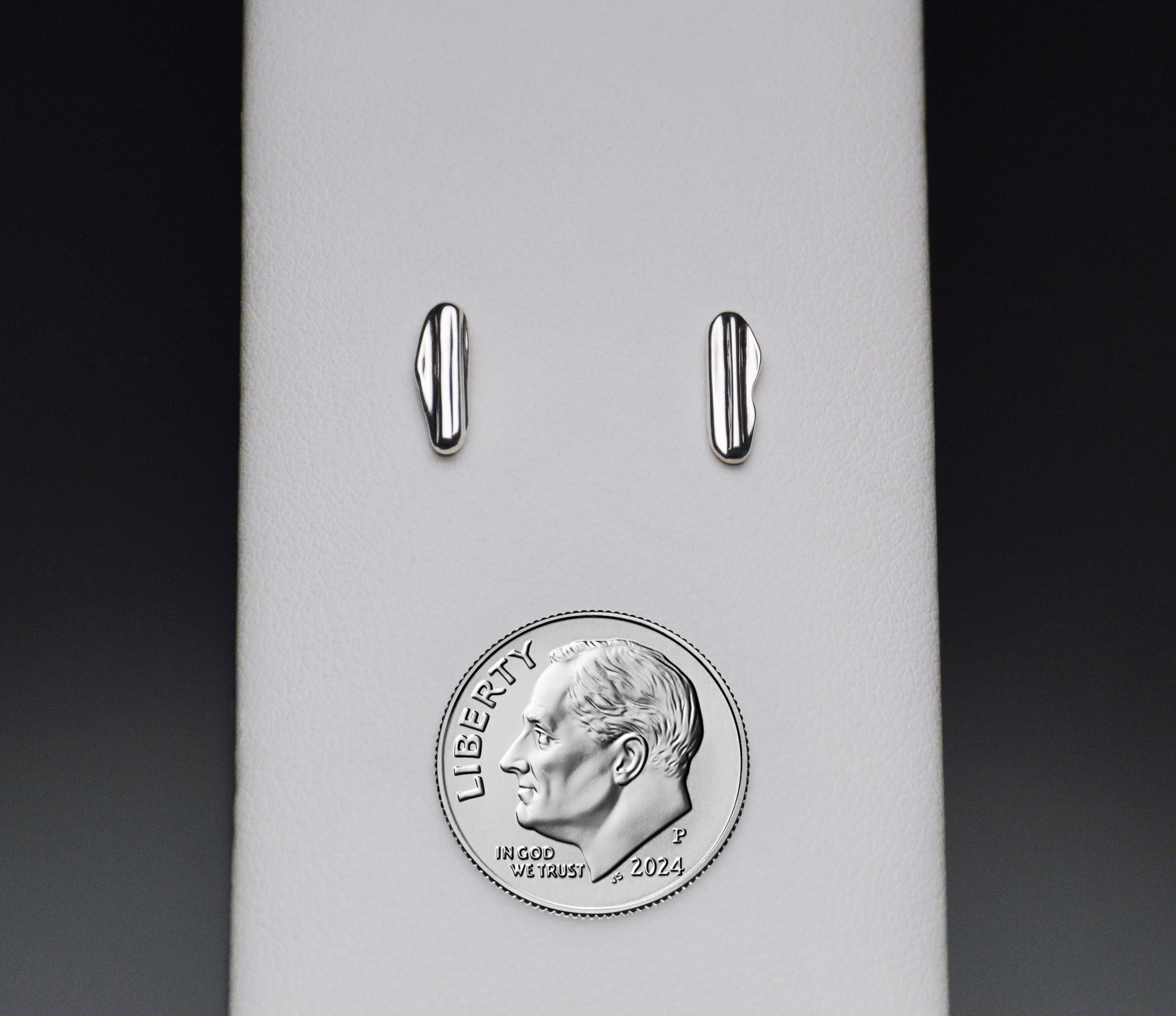 Strawcast Bar Stud Earrings (Small)