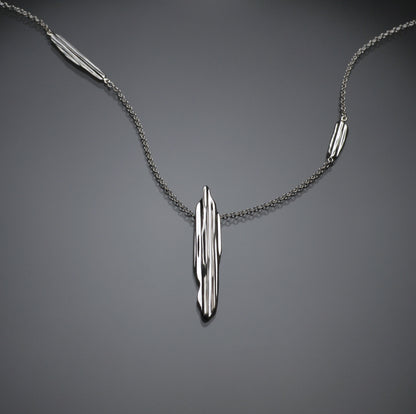 Belluno Strawcast Pendant with Accents