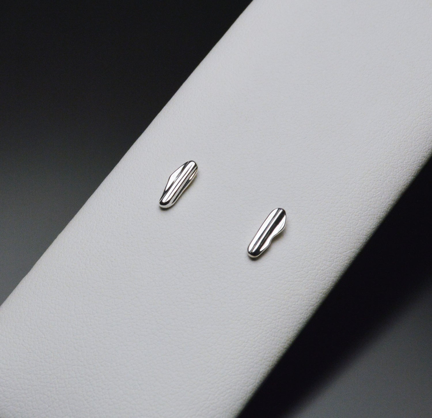 Strawcast Bar Stud Earrings (Small)