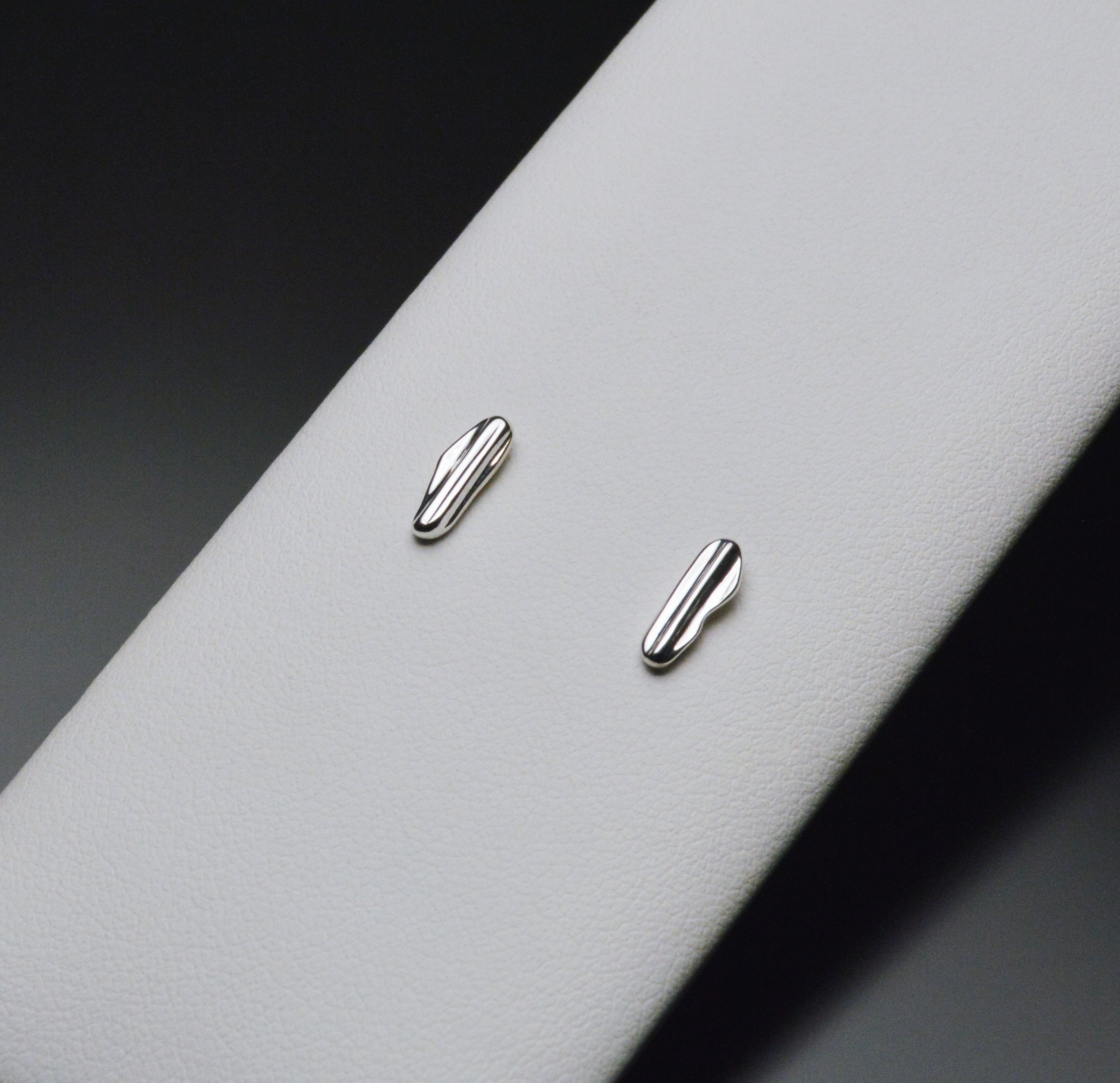 Strawcast Bar Stud Earrings (Small)