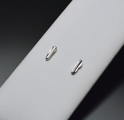 Strawcast Bar Stud Earrings (Small)