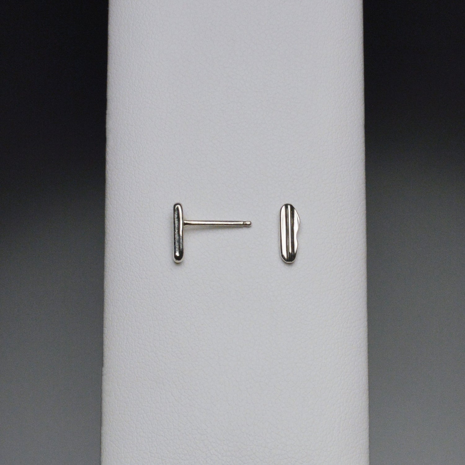Strawcast Bar Stud Earrings (Small)