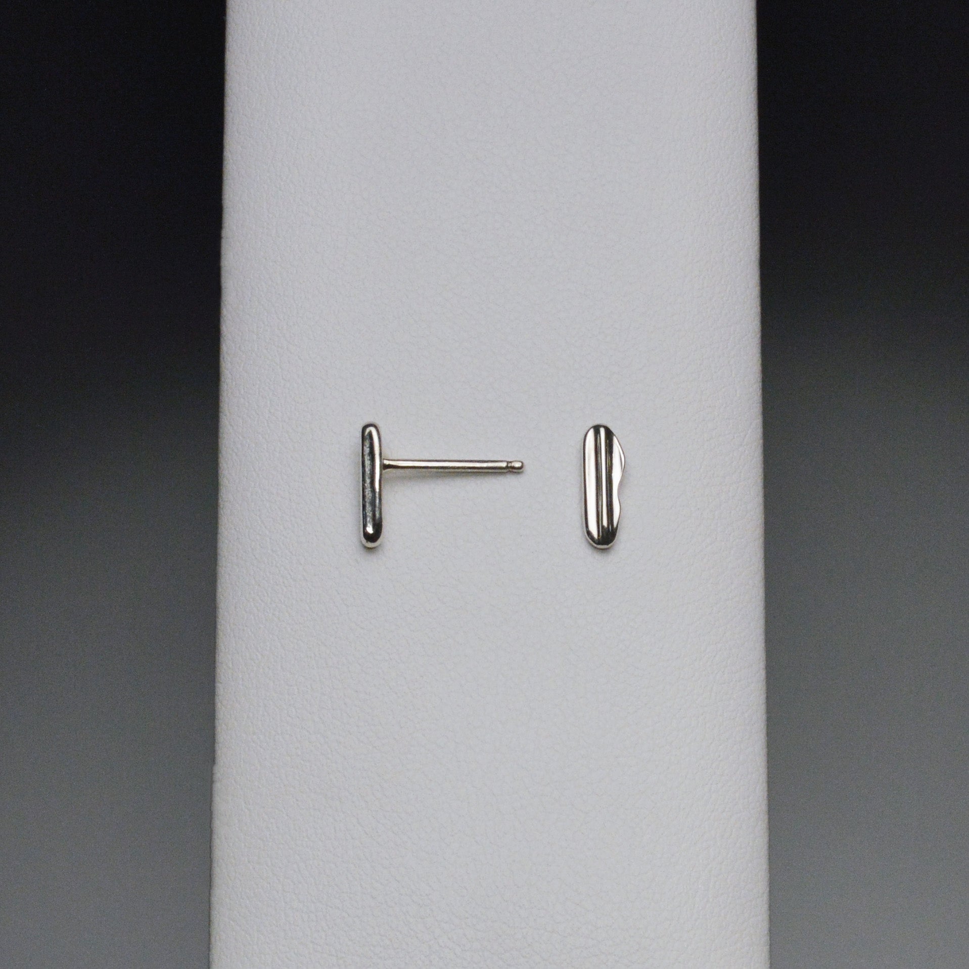 Strawcast Bar Stud Earrings (Small)