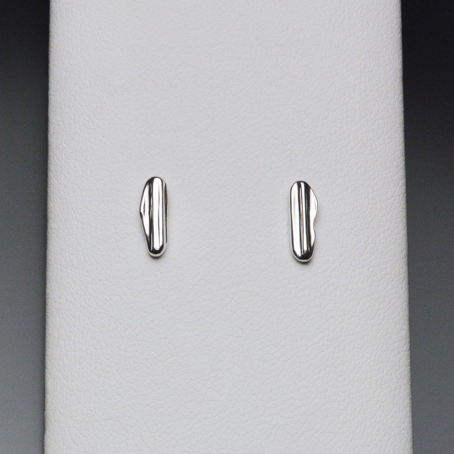 Strawcast Bar Stud Earrings (Small)