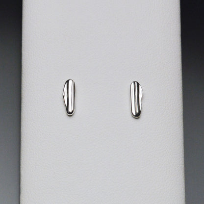 Strawcast Bar Stud Earrings (Small)
