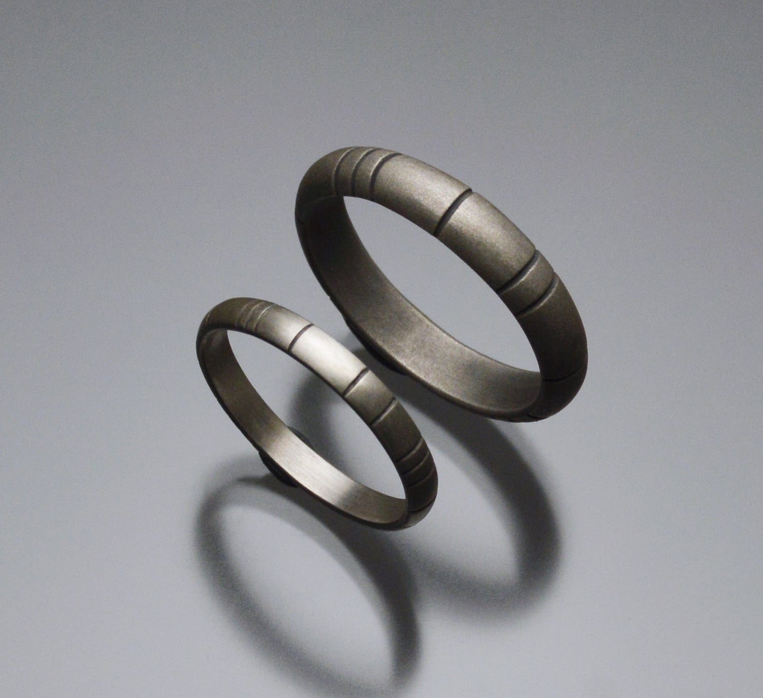 Vertical Line Band Ring