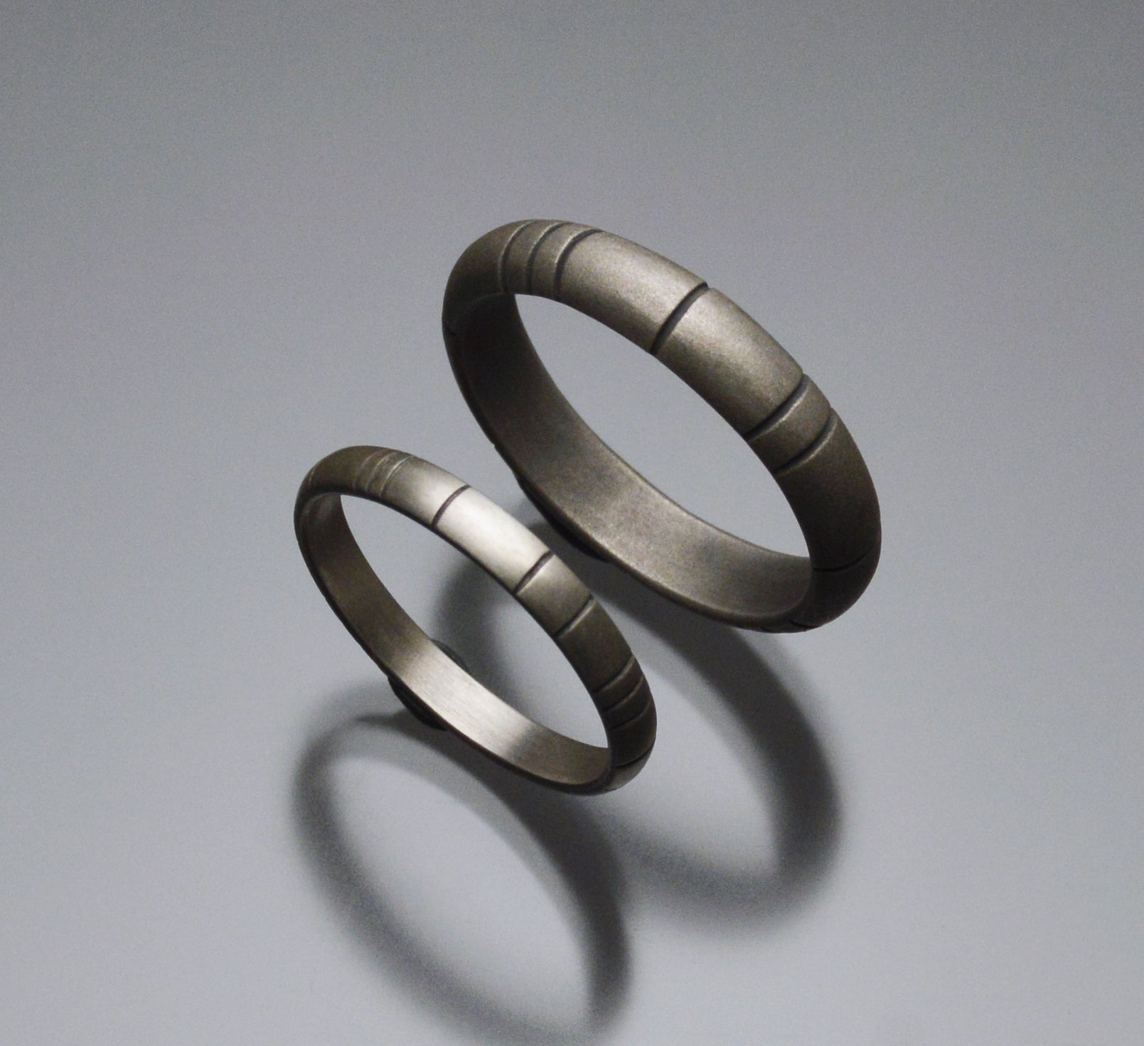 Vertical Line Band Ring