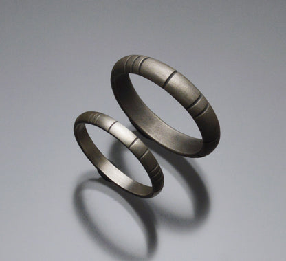 Vertical Line Band Ring